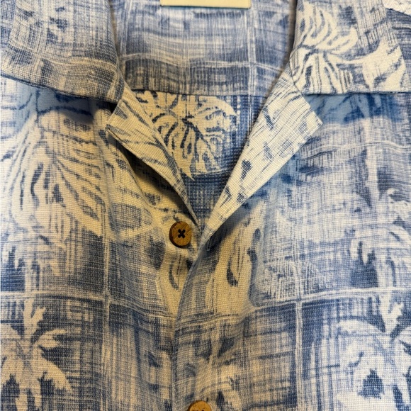 Caribbean Blue and White Casual Button Hawaiian Down Shirt size Large - Picture 2 of 4
